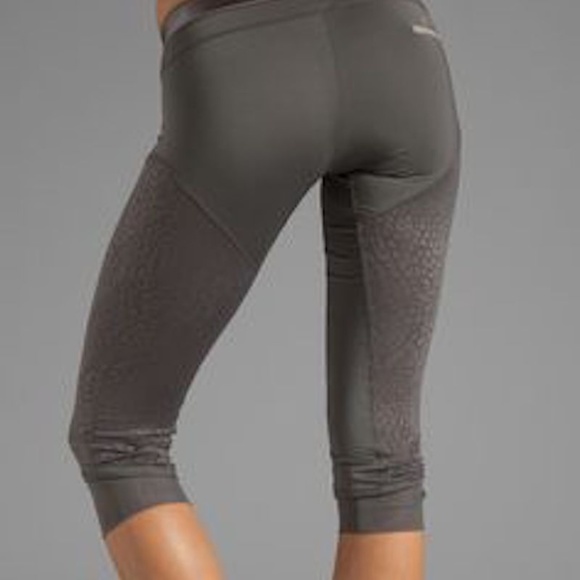 Animal Print Mesh Insert Crop Leggings - Picture 6 of 13